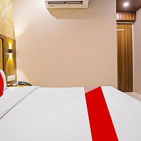 Super Hotel O Homestay Andheri East Мумбаи Экстерьер фото