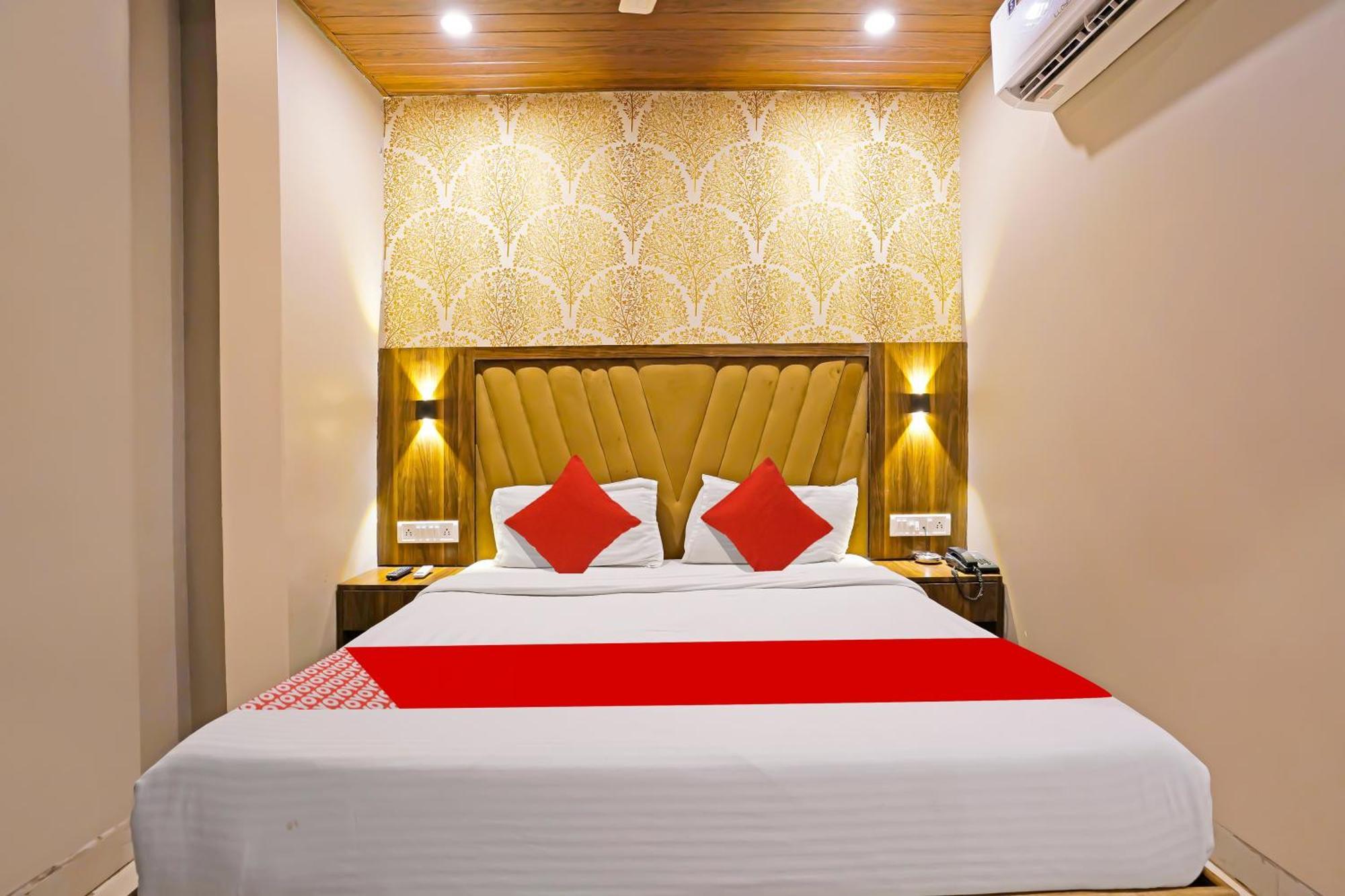 Super Hotel O Homestay Andheri East Мумбаи Экстерьер фото