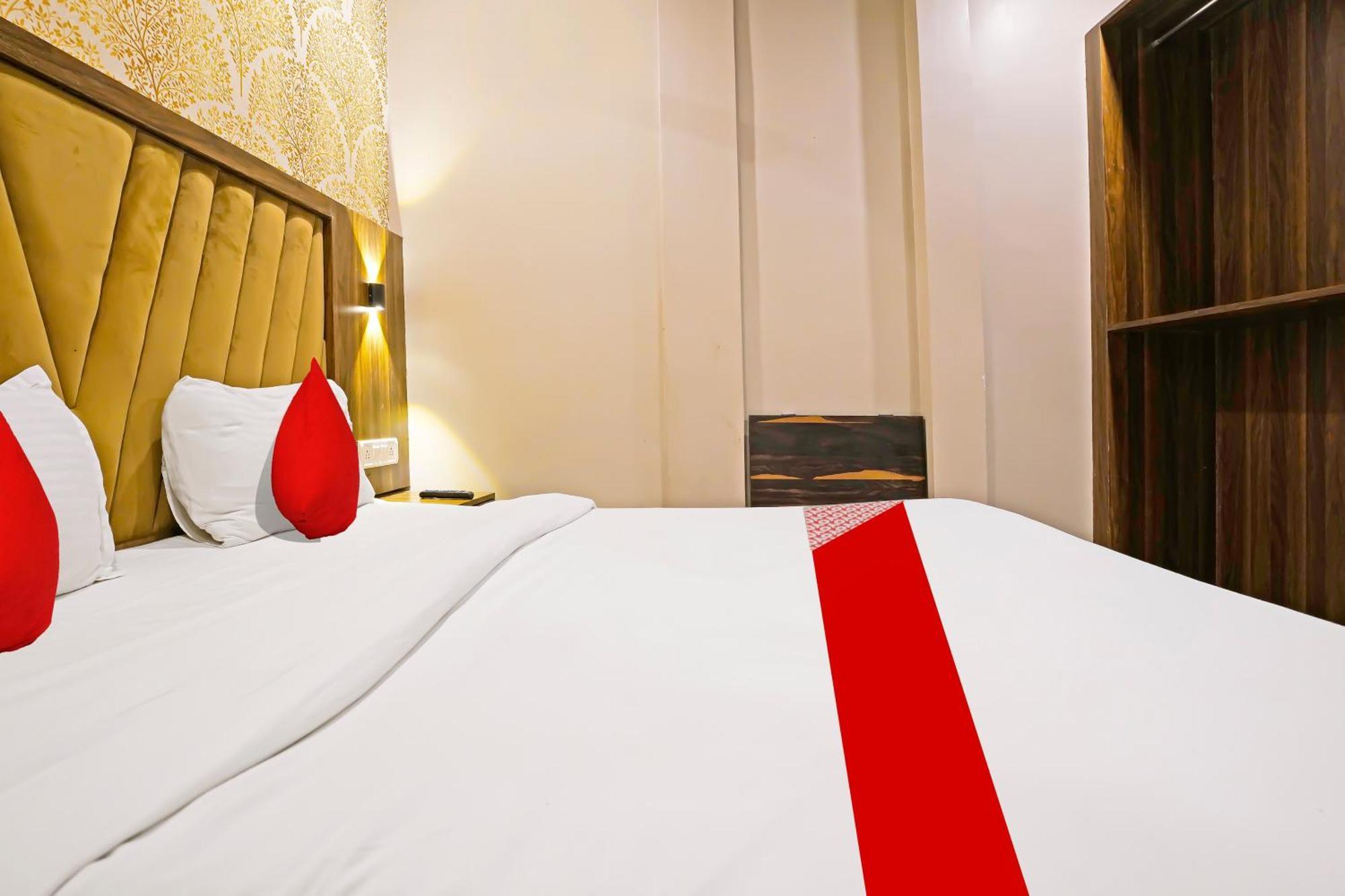Super Hotel O Homestay Andheri East Мумбаи Экстерьер фото