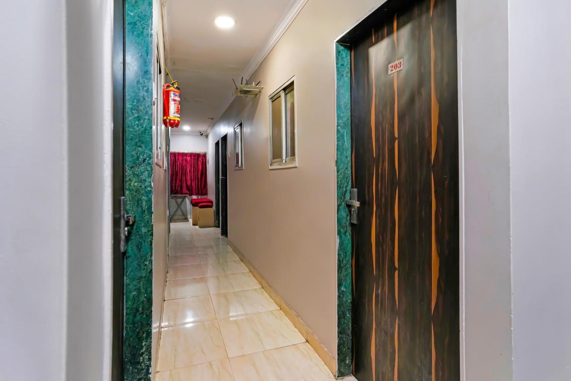 Super Hotel O Homestay Andheri East Мумбаи Экстерьер фото