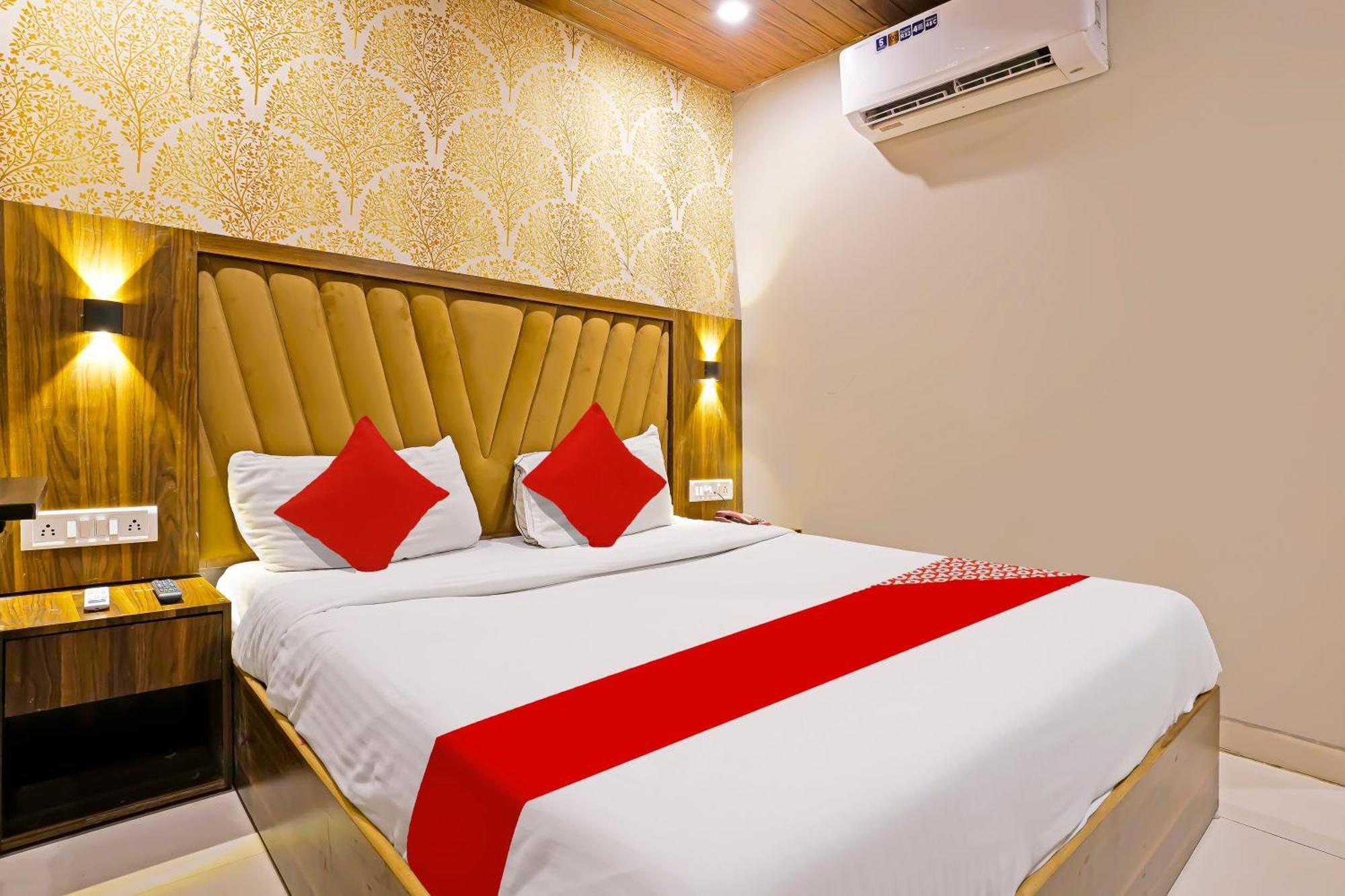 Super Hotel O Homestay Andheri East Мумбаи Экстерьер фото