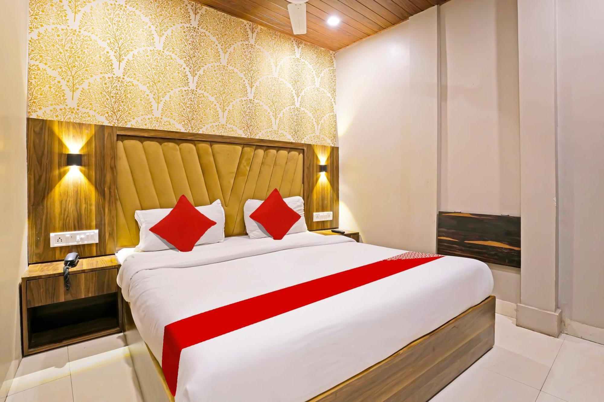 Super Hotel O Homestay Andheri East Мумбаи Экстерьер фото