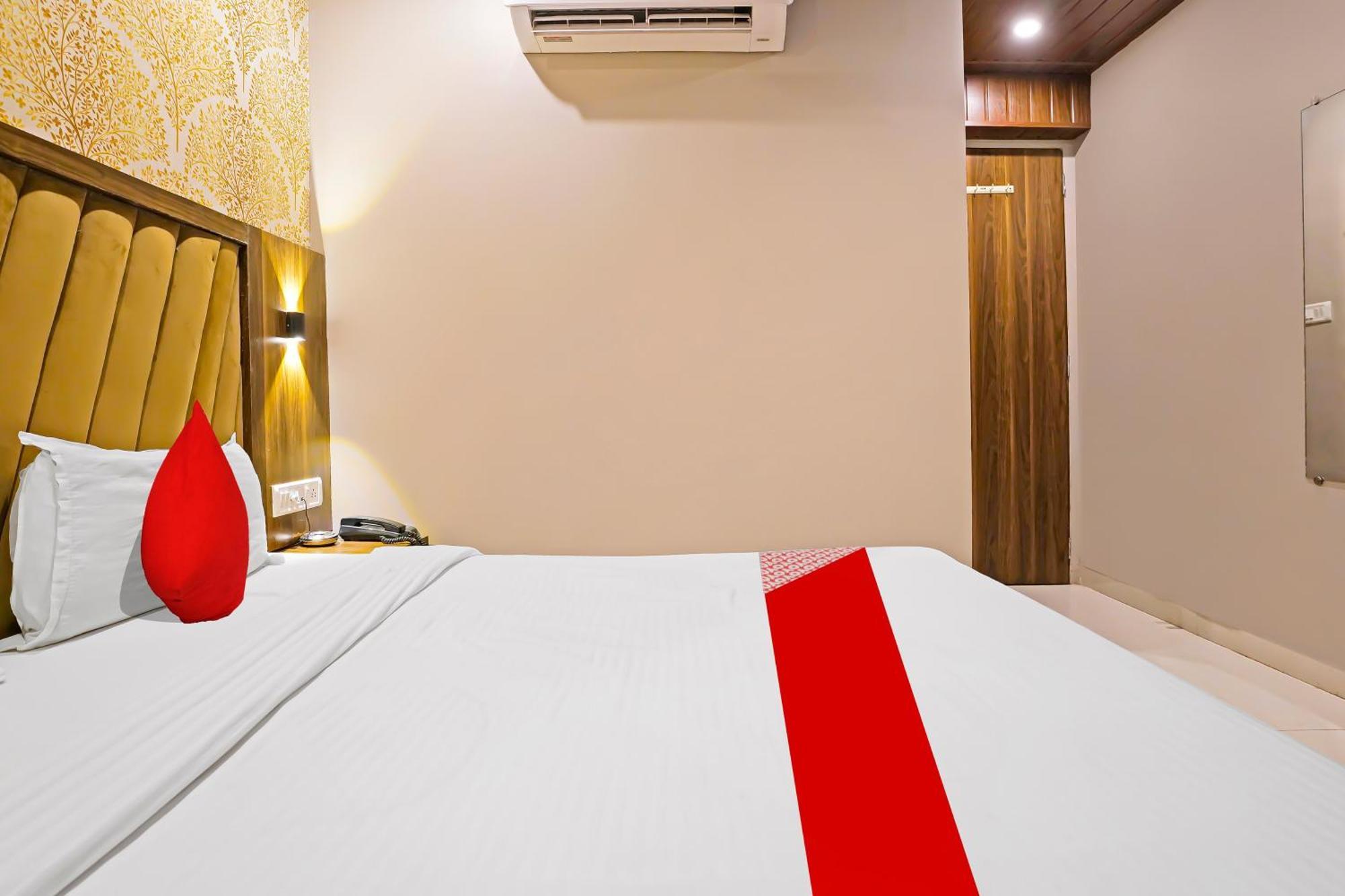 Super Hotel O Homestay Andheri East Мумбаи Экстерьер фото