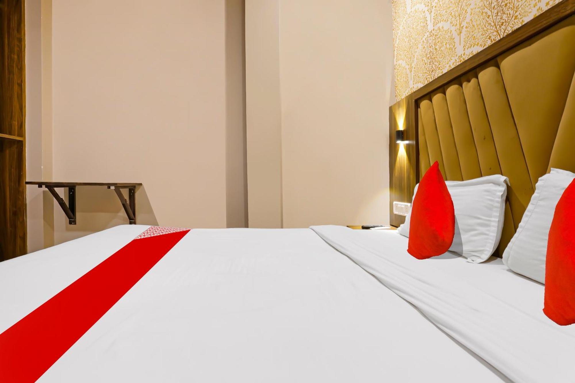 Super Hotel O Homestay Andheri East Мумбаи Экстерьер фото